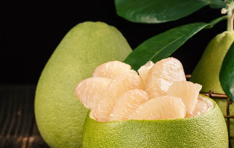 Bưởi là nguồn cung cấp vitamin C dồi dào và chất chống oxy hóa giúp tăng cường sức đề kháng.