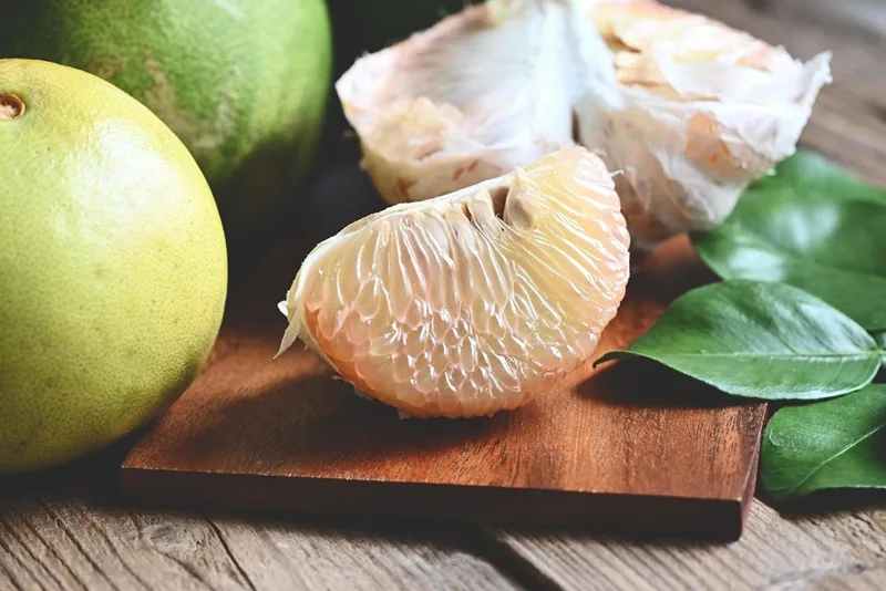 Lạm dụng quá nhiều bưởi có thể gây trào ngược dạ dày và ảnh hưởng nguy hiểm đến tác dụng của thuốc.