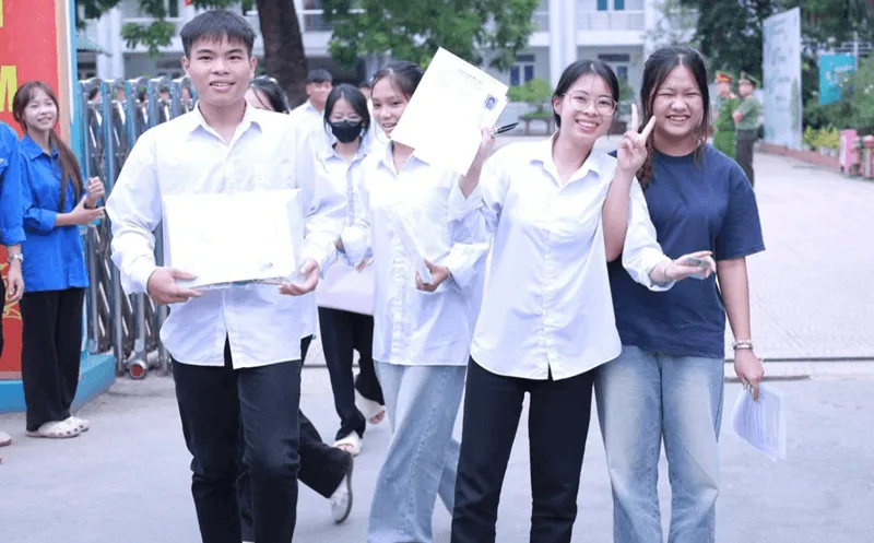 Thí sinh năm 2026 sẽ tham gia thi 4 môn gồm 2 môn bắt buộc và 2 môn tự chọn.