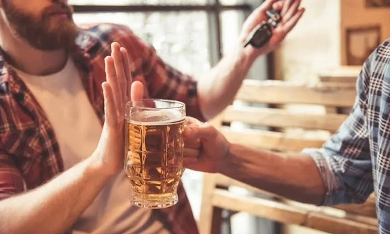 Rượu bia và chất cồn làm gián đoạn quá trình chuyển hóa lipid, làm gia tăng mỡ máu và mỡ gan.