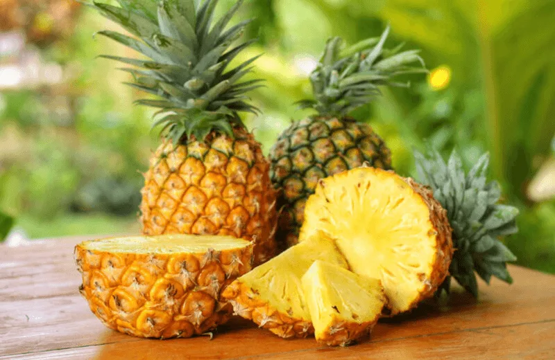 Dứa tươi giàu vitamin và khoáng chất.