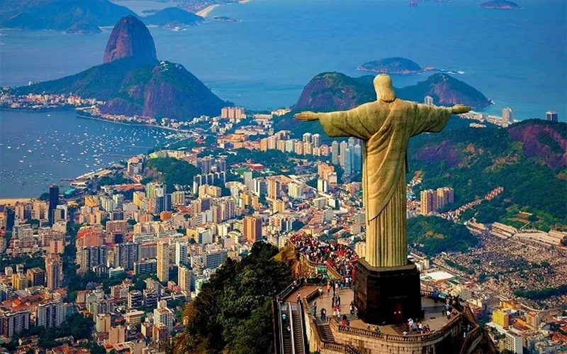 Hành trình vượt qua rừng mưa nhiệt đới bằng tuyến tàu hỏa Corcovado mang đến trải nghiệm ngắm cảnh tuyệt vời.